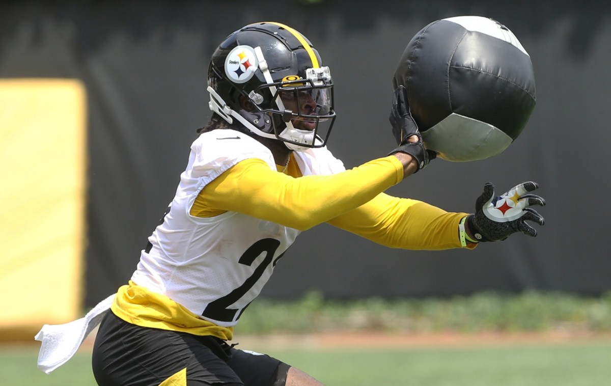 Why Are Football Players Wearing Yellow Gloves Images Gloves and