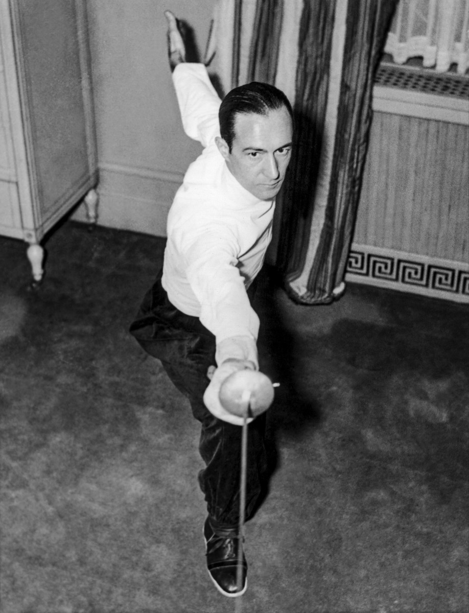 Aldo Nadi, world champion, training in 1935.