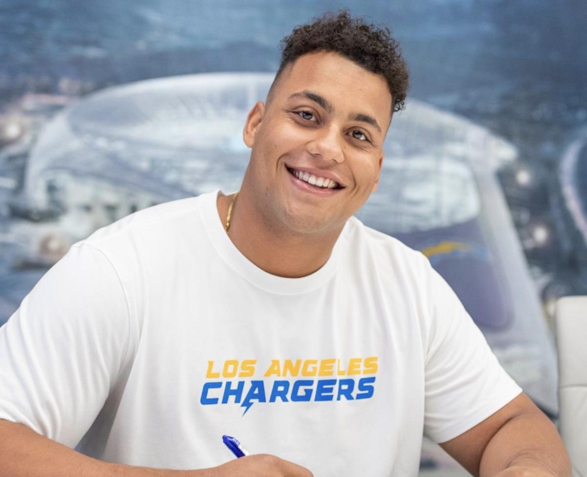 Rashawn Slater Signs FourYear Deal With Chargers Sports Illustrated