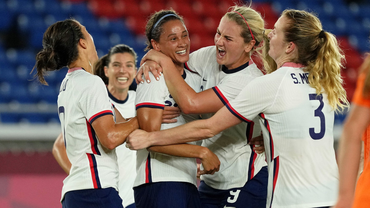 Lynn Williams celebrates her goal for the USWNT