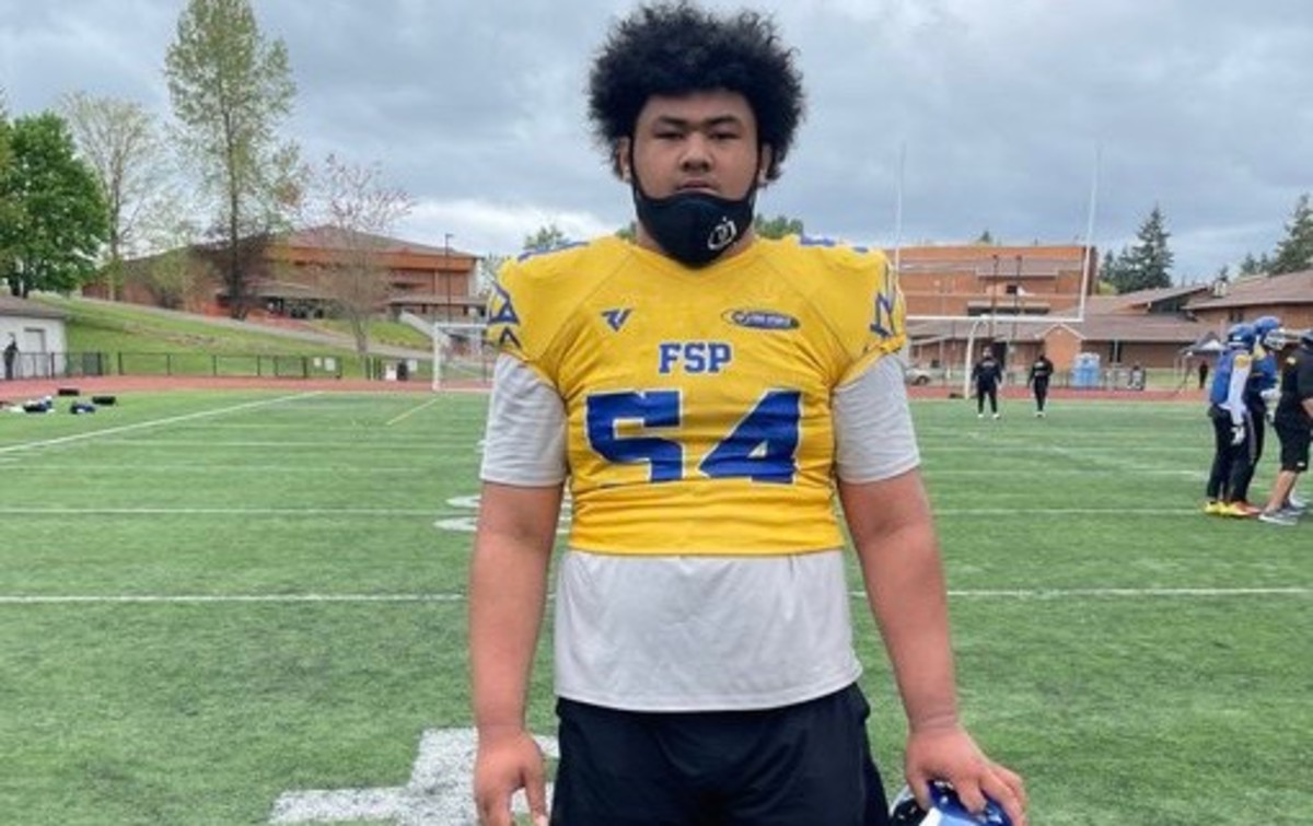 Huskies Offer Isendre Ahfua, a Mountainous Kid from the Neighborhood