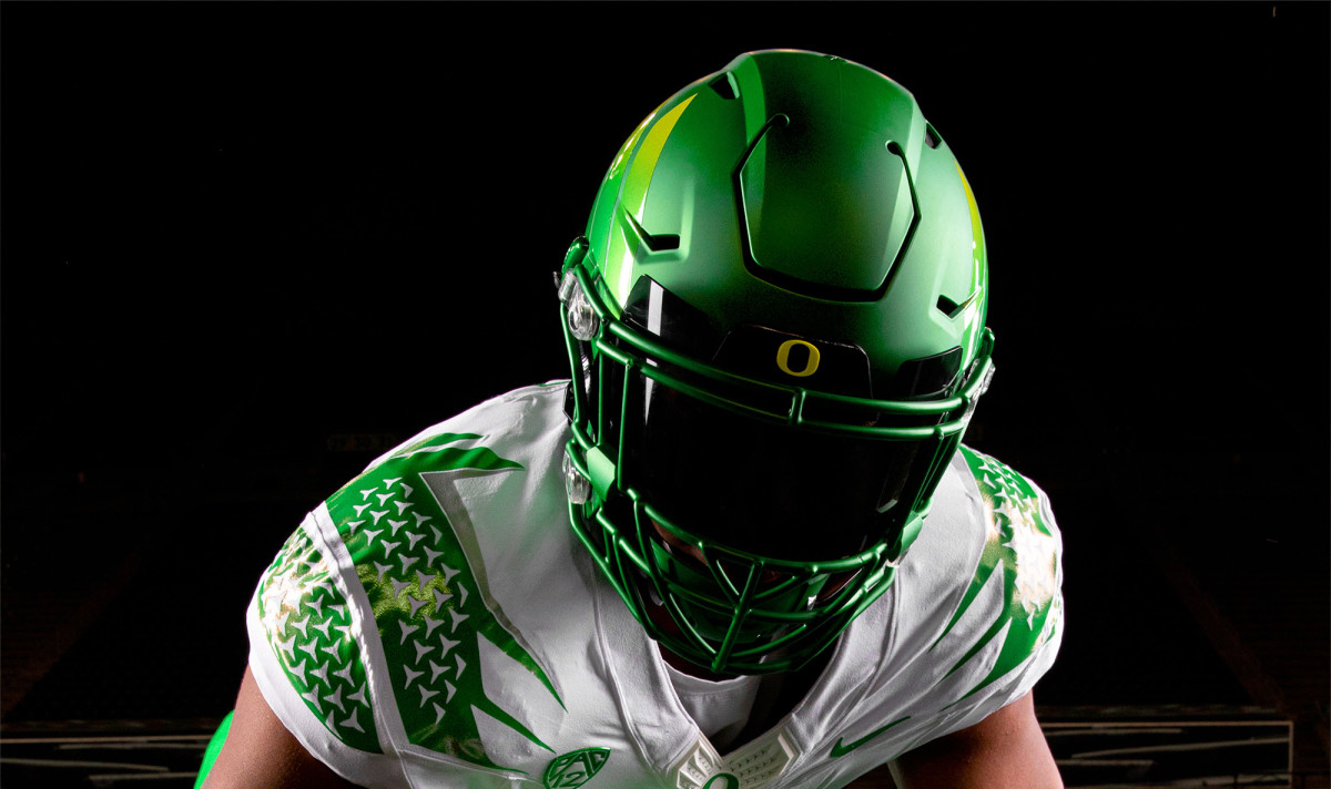Oregon Football Releases New Uniforms for 2021 Season