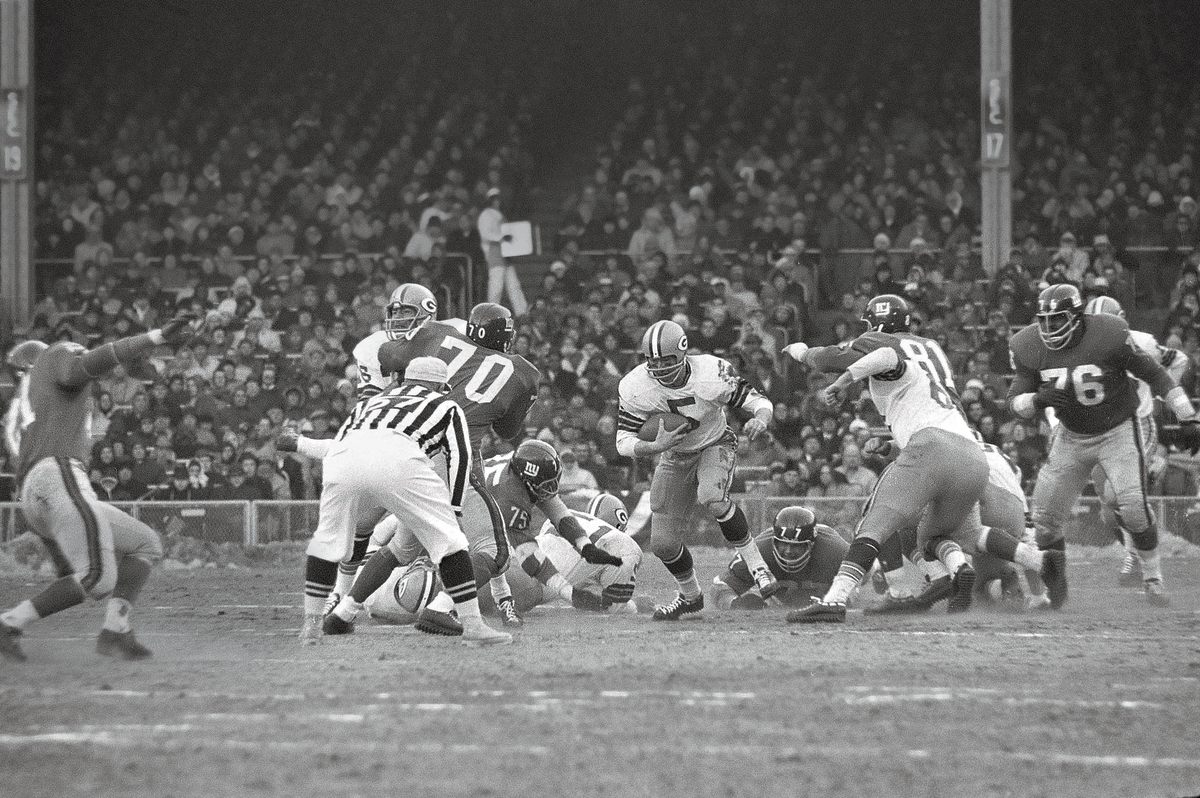 In the last game he would play before his exile, Hornung helped the Packers beat the Giants 16–7 and win their second straight championship.