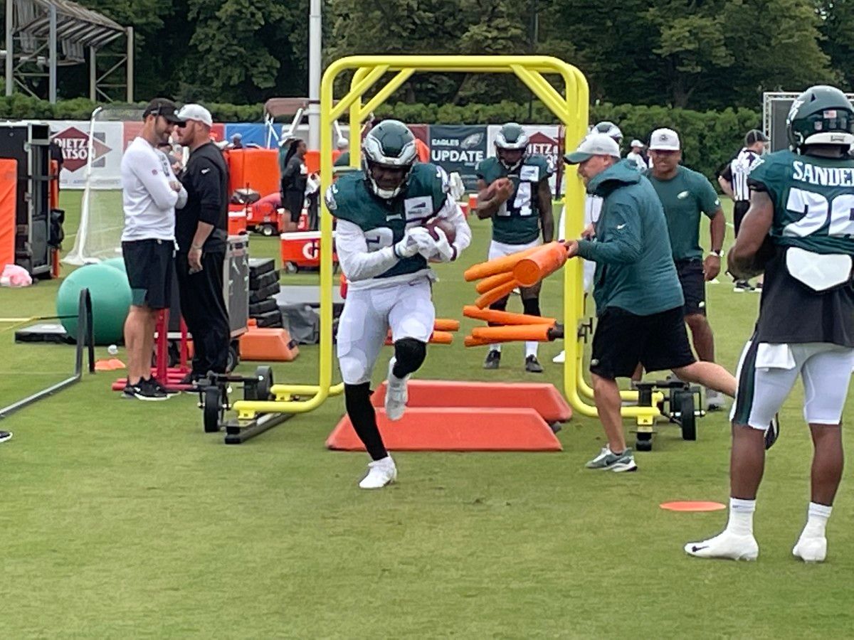 Eagles RB Kerryon Johnson a RB drill during training camp