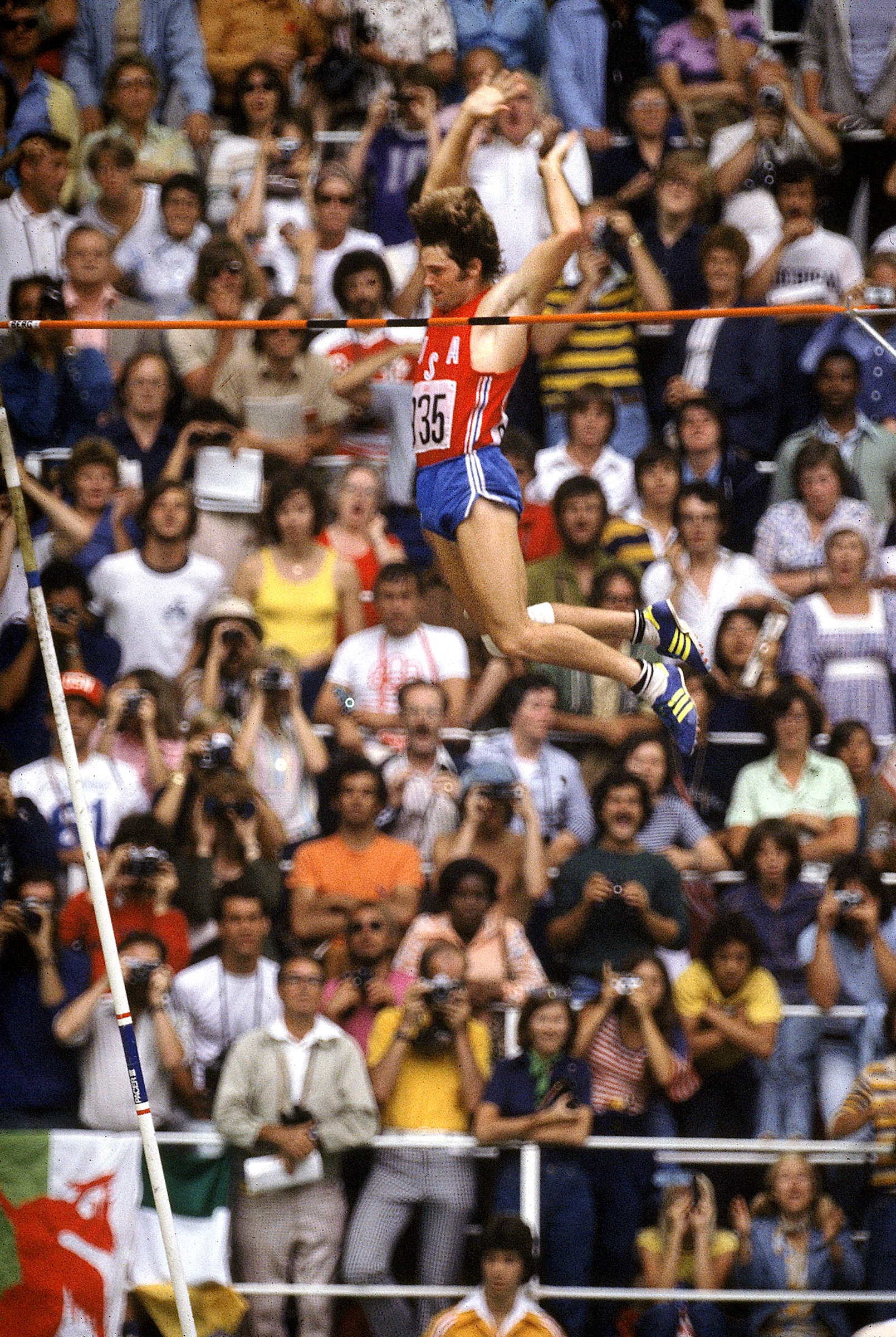 1976 0730 Bruce Jenner Decathlon Pole-2