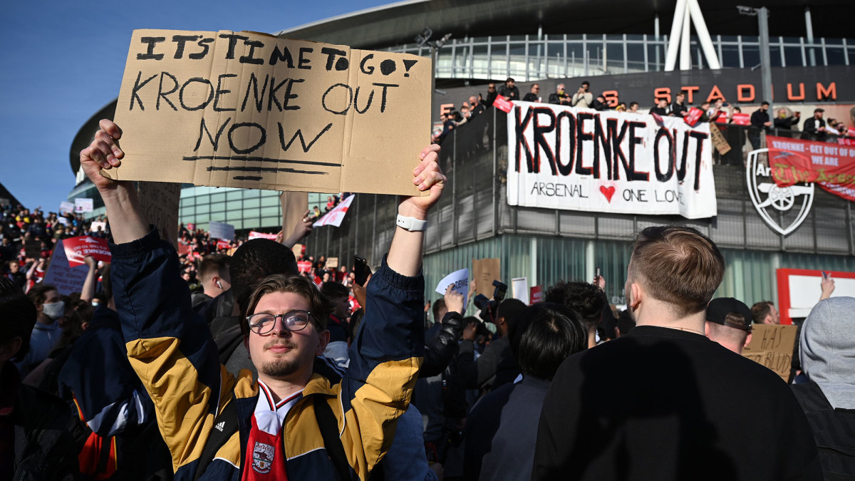 Arsenal fans protest against owner Stan Kroenke after the club's attempt to join a European Super League.