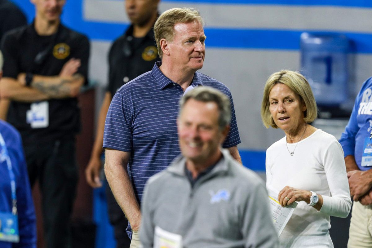 Detroit Lions owner Sheila Hamp speaks to commissioner Roger Goodell