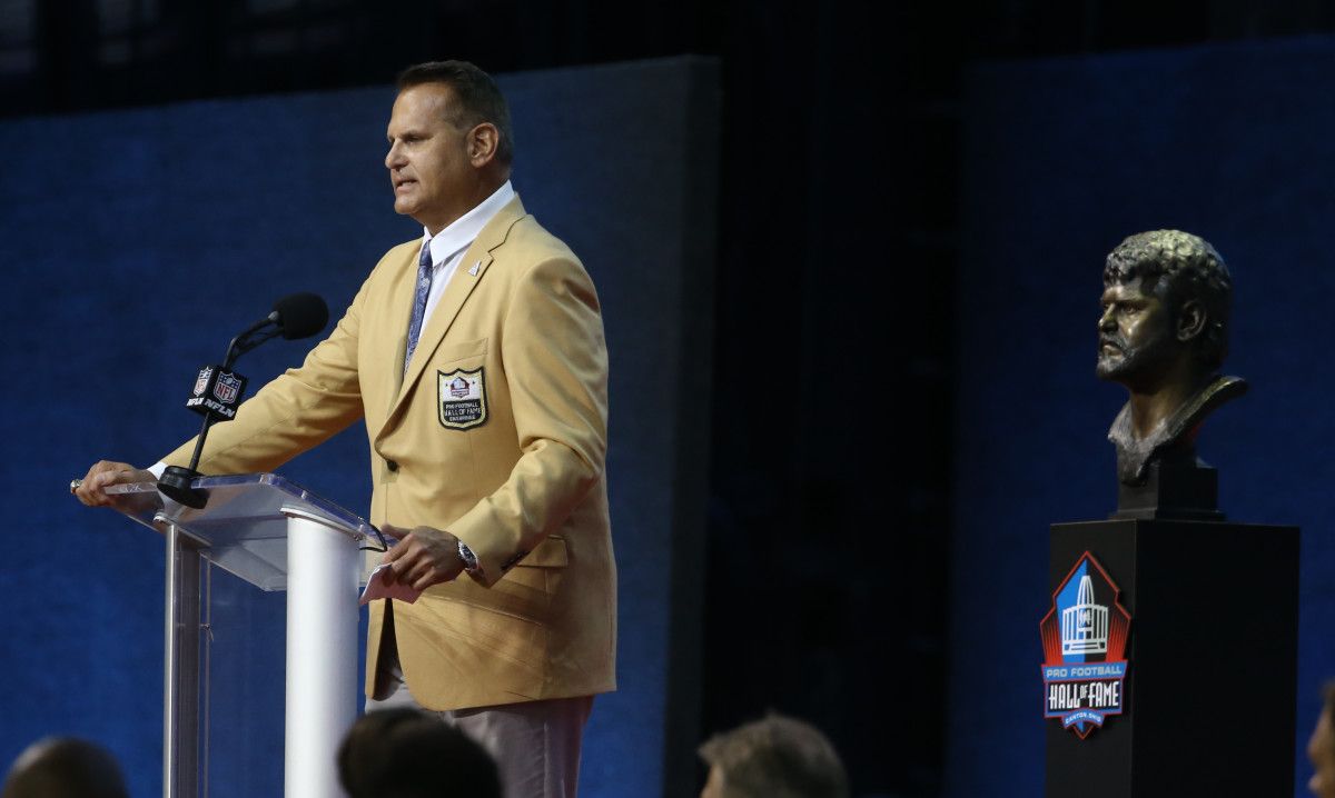 Jimbo Covert at the Pro Football Hall of Fame. USA Today photo