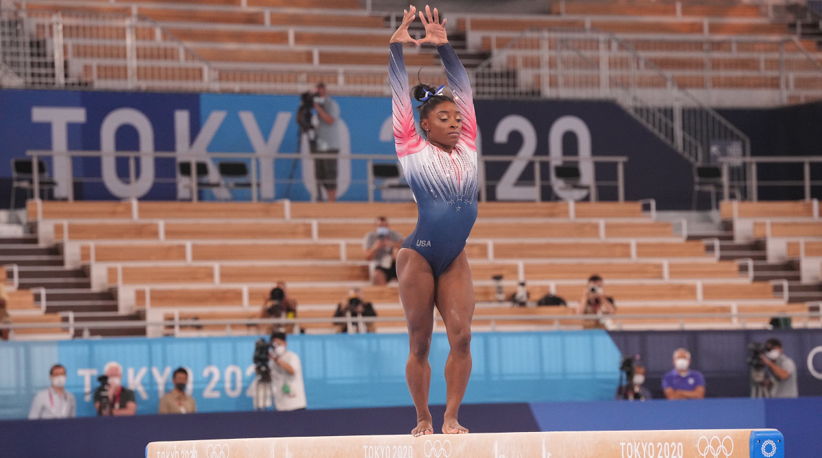 simone-biles-beam