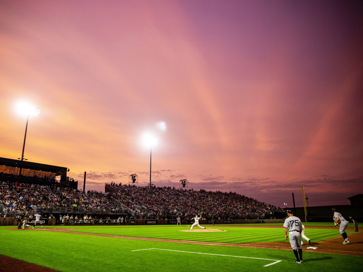 Field of Dreams MLB game ends in walk-off win for White Sox