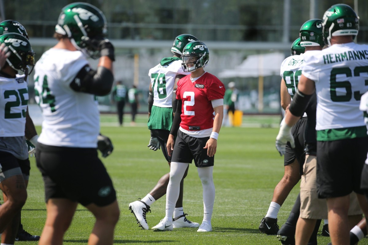 Jets QB Zach Wilson working out at training camp
