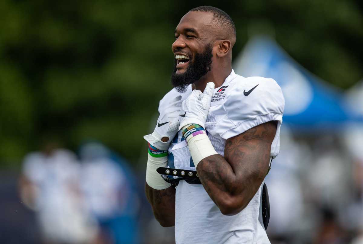 Indianapolis Colts outside linebacker Darius Leonard (53) smiles as he's welcomed to the field to loud cheers from the crowd gathered Friday, Aug. 13, 2021, during a joint practice with the Carolina Panthers at Grand Park Sports Campus in Westfield, Ind. Indianapolis Colts Host Carolina Panthers At Grand Park In Westfield Ind