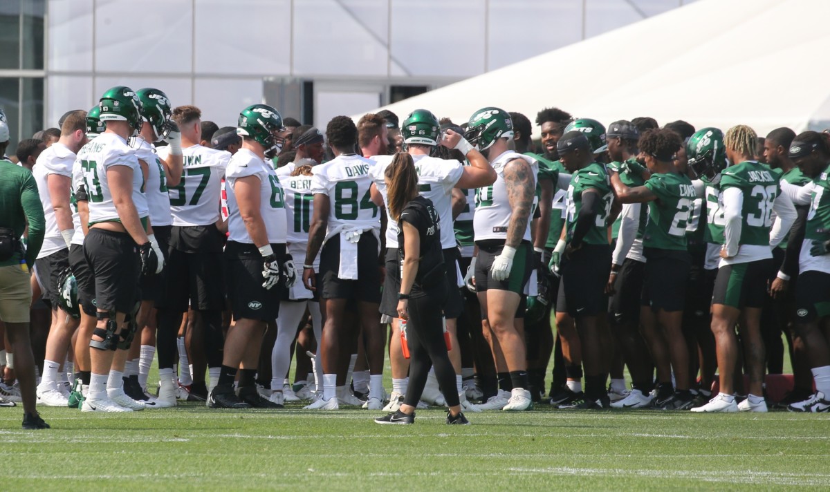 New York Jets huddle in training camp