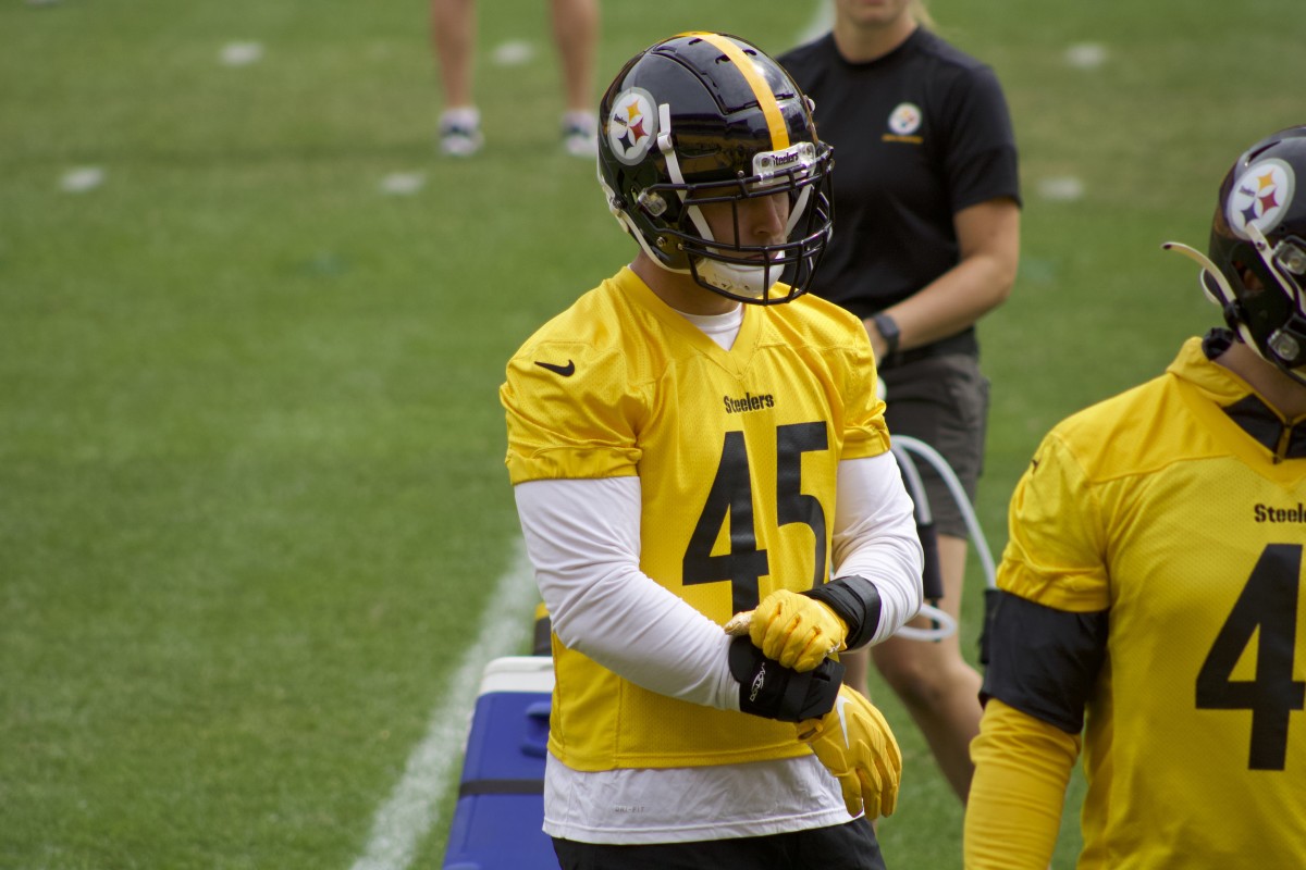 Joe Schobert practicing at Steelers training camp.