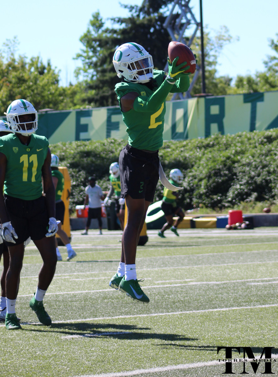 Wright leaps for a ball during a drill at Oregon fall camp.
