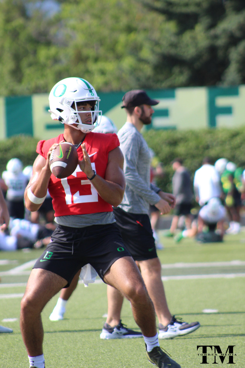 Thompson loads up to throw in Oregon fall camp.
