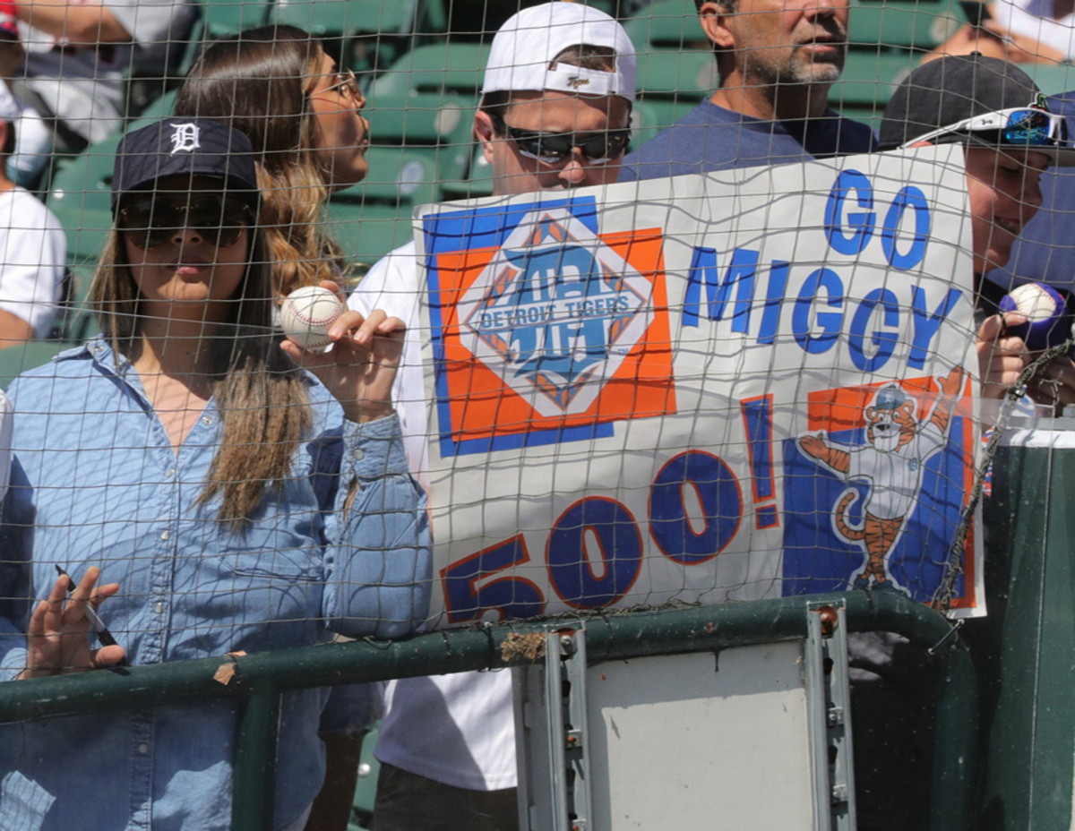 Detroit Tigers Video Fans Fight Video at Comerica Park Sports