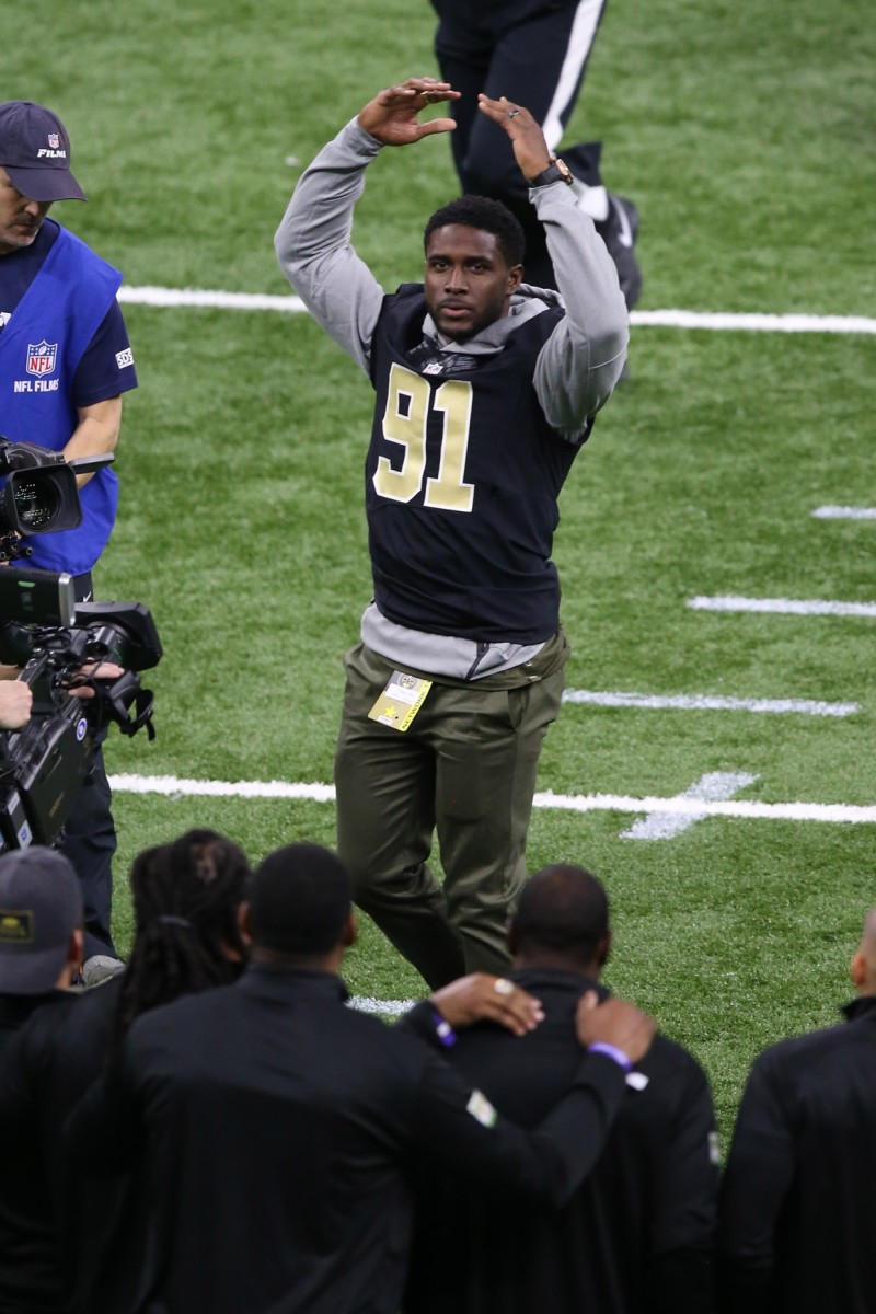 Jan 7, 2018; New Orleans, LA, USA; New Orleans Saints former running back Reggie Bush leads the Who Dat cheer before the NFC Wild Card playoff football game against the Carolina Panthers at Mercedes-Benz Superdome. Mandatory Credit: Chuck Cook-USA TODAY Sports