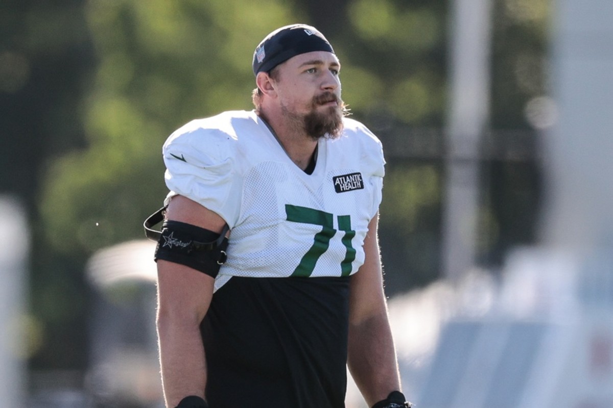 Jets offensive lineman Alex Lewis at training camp