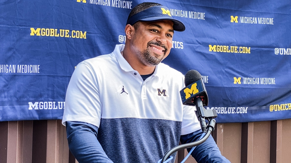 Physical, Strong, Explosive: Mike Hart Discusses Michigan Running Backs -  Sports Illustrated Michigan Wolverines News, Analysis and More