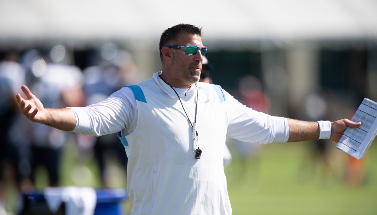 Tennessee Titans head coach Mike Vrabel yells at his players during a joint training camp practice against the Tampa Bay Buccaneers at AdventHealth Training Center Thursday, Aug. 19, 2021 in Tampa, Fla.