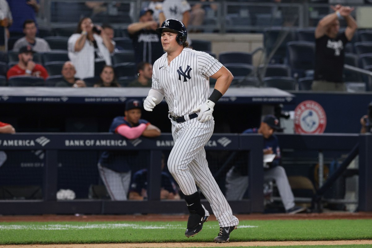 Yankees 1B Luke Voit hits home run