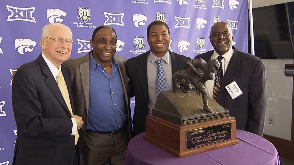Tyler Lockett with (from left) Bill Snyder, Johnny Rodgers and  