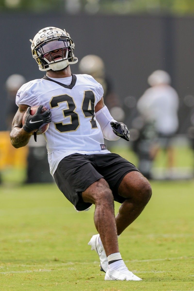 Former Indiana running back Stevie Scott went undrafted in 2021, but he signed a free agent deal with the New Orleans Saints soon thereafter. He was cut last week, but was quickly picked up by the Denver Broncos. (Stephen Lew/USA TODAY Sports)
