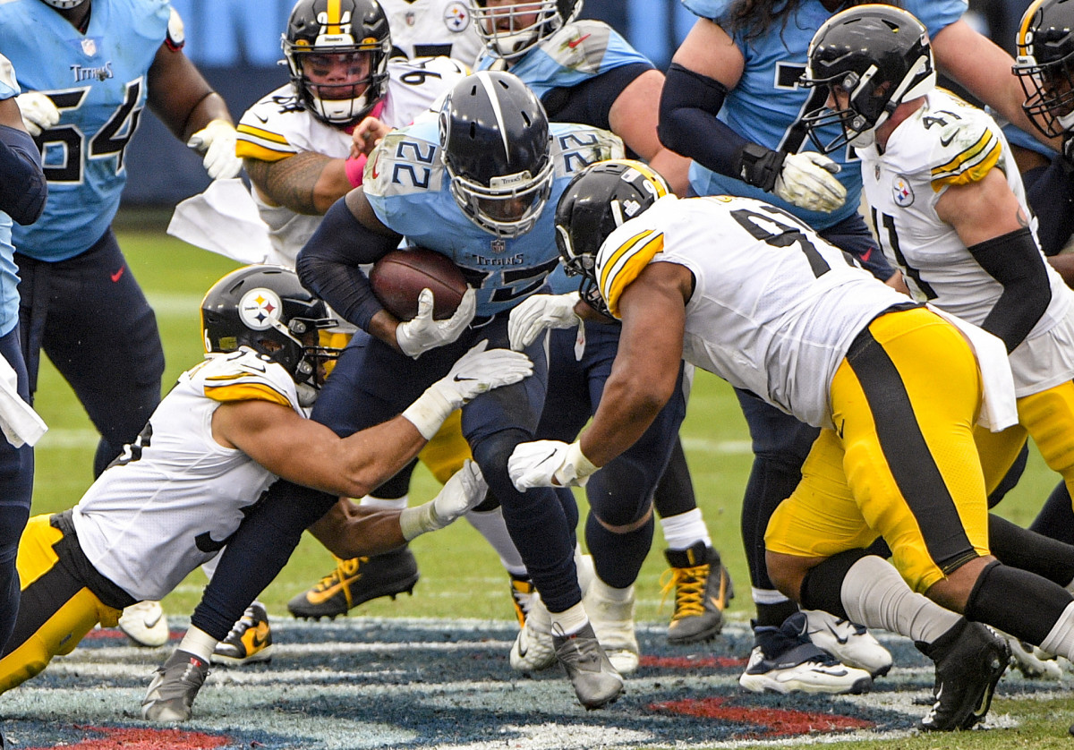 Derrick Henry runs through a crowd against the Steelers