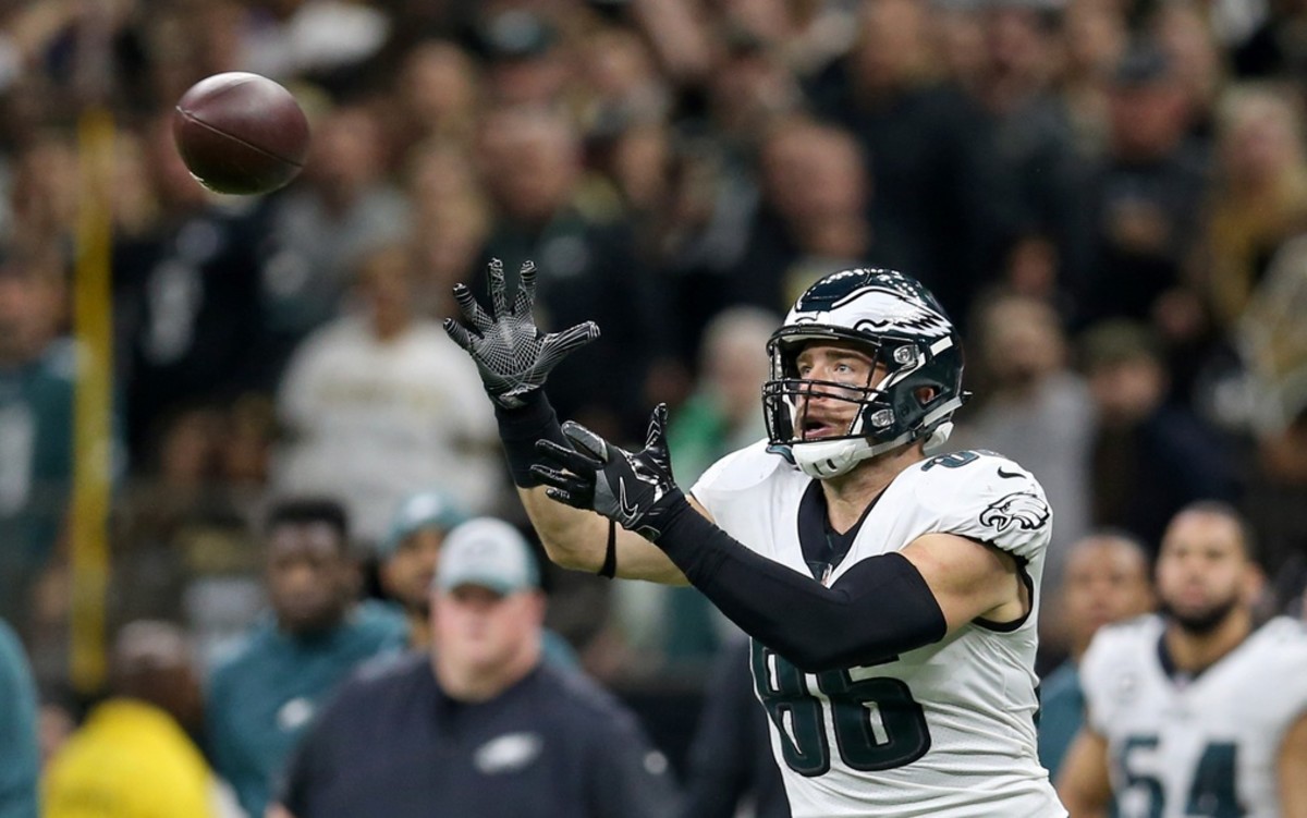 Philadelphia Eagles tight end Zach Ertz (86) makes a catch against the New Orleans Saints. Mandatory Credit: Chuck Cook-USA TODAY Sports