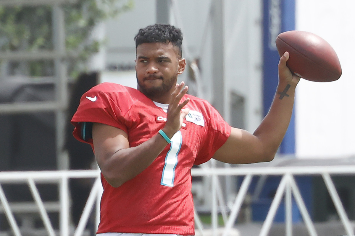 Thursday Dolphins Notebook: Tua Shines, OTA Week 1 in the Books, Lindsay Lands, and More