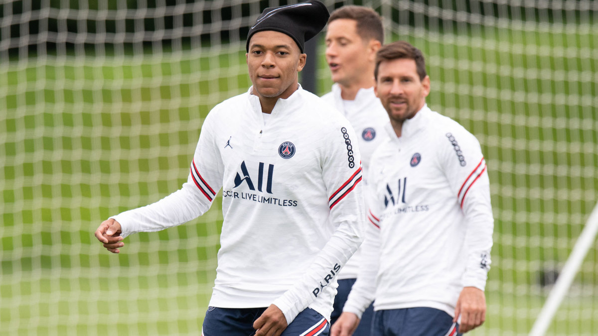 Kylian Mbappé and Lionel Messi in PSG training