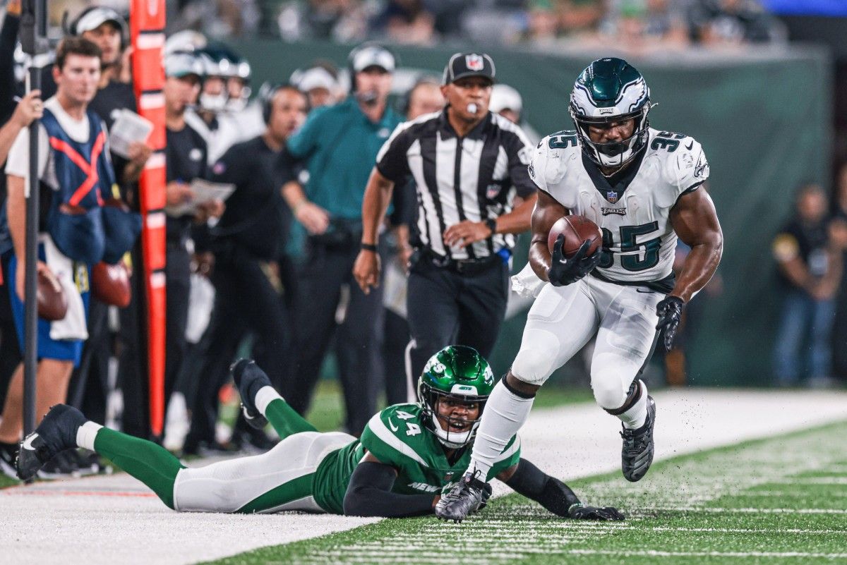Boston Scott makes his way toward the end zone on a 49-yard touchdown catch against the Jets.