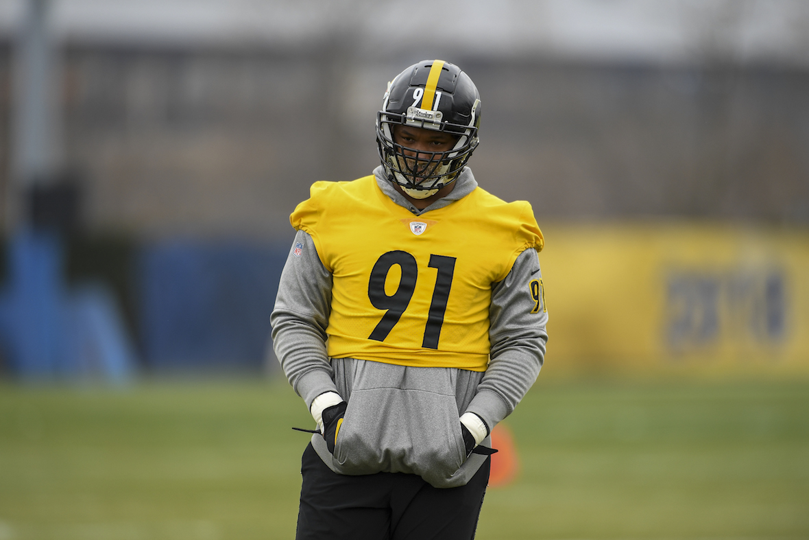Pittsburgh Steelers DE Stephon Tuitt Dealing With Knee Injury