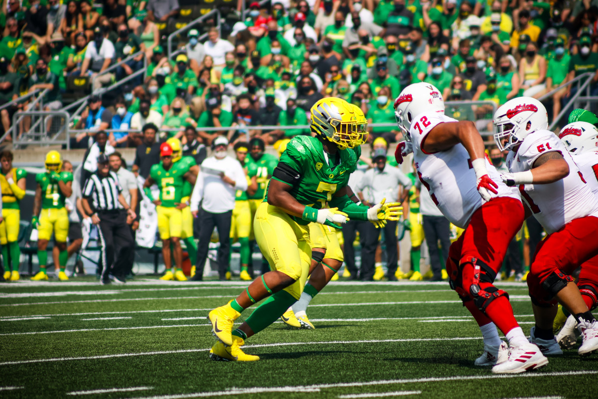 Dorlus fires off the line of scrimmage against Fresno State at Autzen Stadium on September 4, 2021.