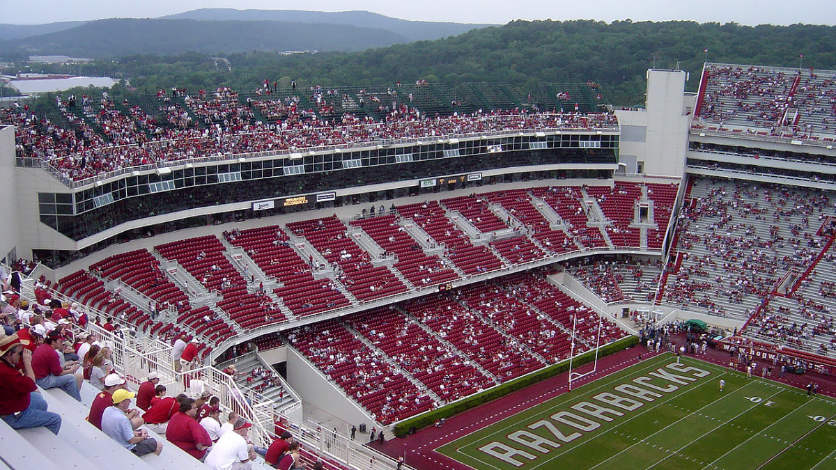 Arkansas Razorbacks Sell Out Game With Texas for First Full Stadium ...