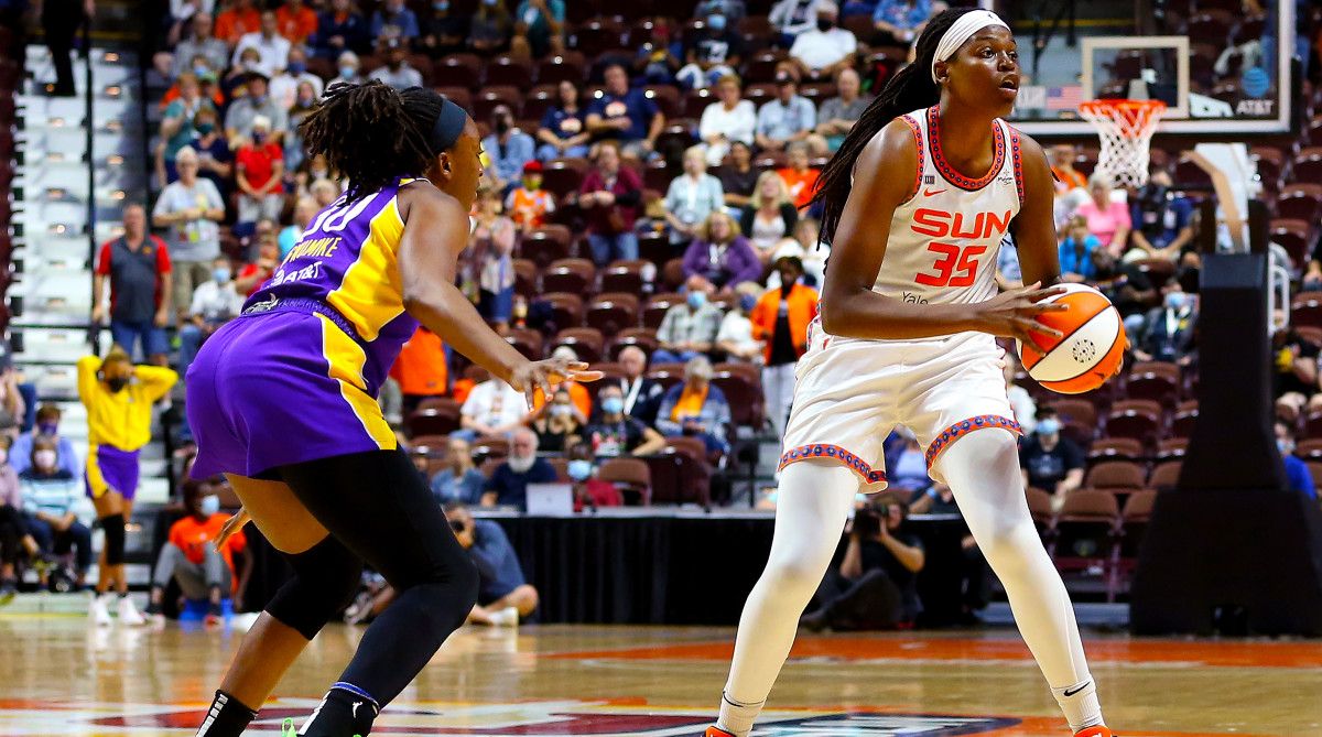 Jonquel Jones holding the ball as Nneka Ogwumike defends
