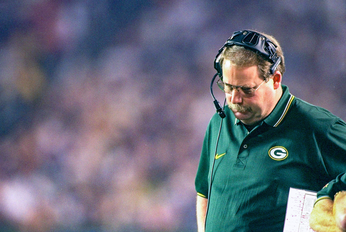 Head coach Mike Holmgren looks dejected during the Packers' Super Bowl XXXII loss to Denver