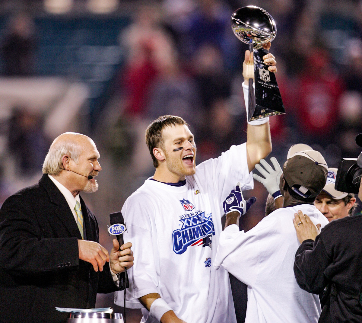 Tom Brady lifts the Lombardi Trophy after winning Super Bowl XXXIX, New England's second straight title