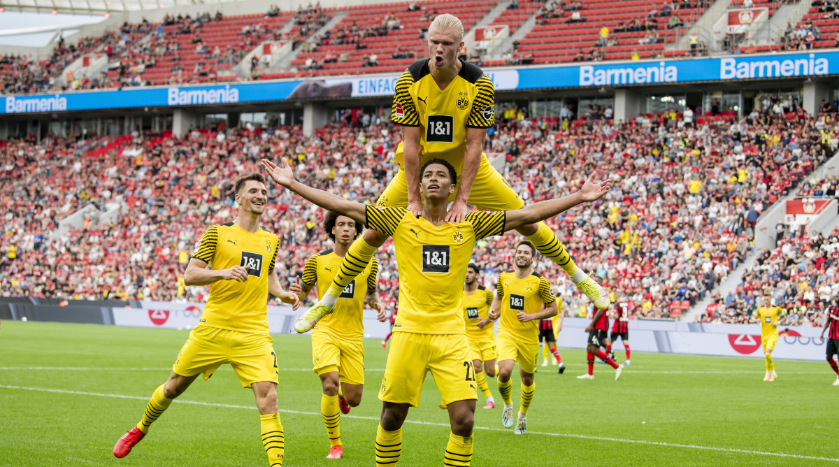 Erling Haaland scores two goals in Borussia Dortmund comeback win