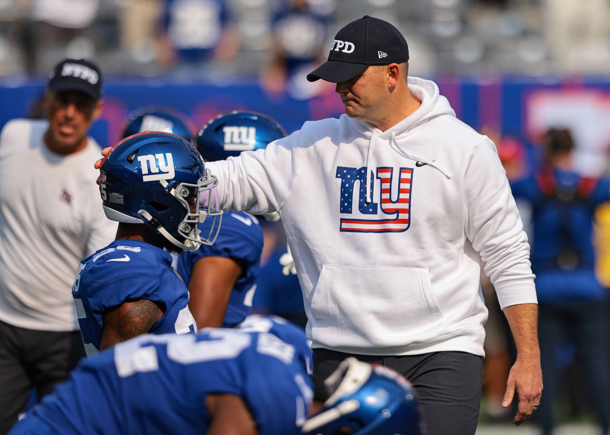 Sep 12, 2021; East Rutherford, New Jersey, USA; New York Giants head coach Joe Judge talks with cornerback Rodarius Williams (25) before the game against the Denver Broncos at MetLife Stadium.