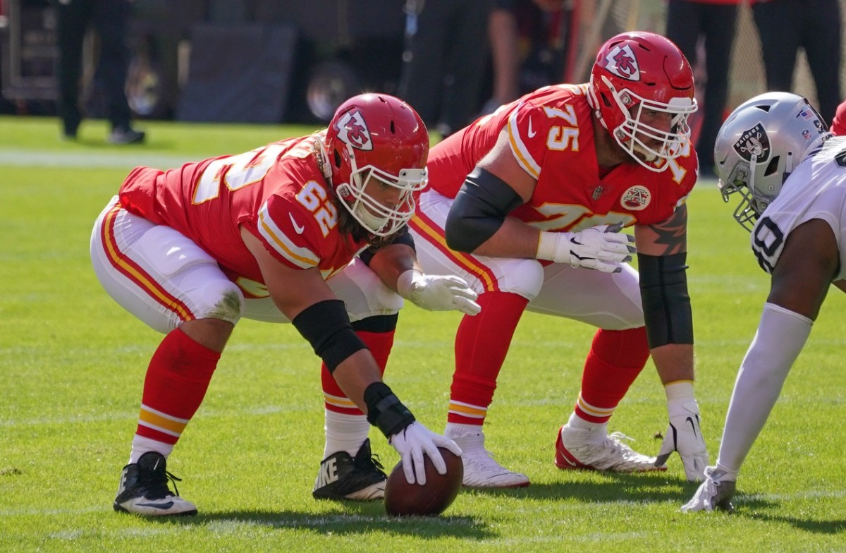 Kansas City Chiefs center Austin Reiter (62) prepares to snap the ball against the Las Vegas Raiders. Mandatory Credit: Denny Medley-USA TODAY Sports