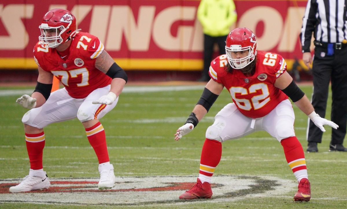 Kansas City Chiefs guard Andrew Wylie (77) and center Austin Reiter (62). Mandatory Credit: Denny Medley-USA TODAY Sports