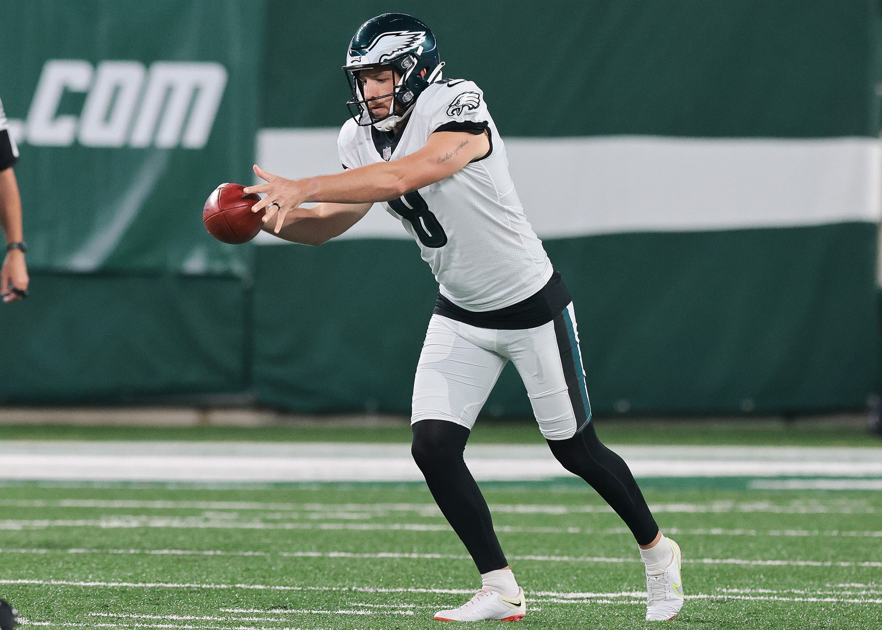 Australian Arryn Siposs Stars in NFL Debut with Philadelphia Eagles