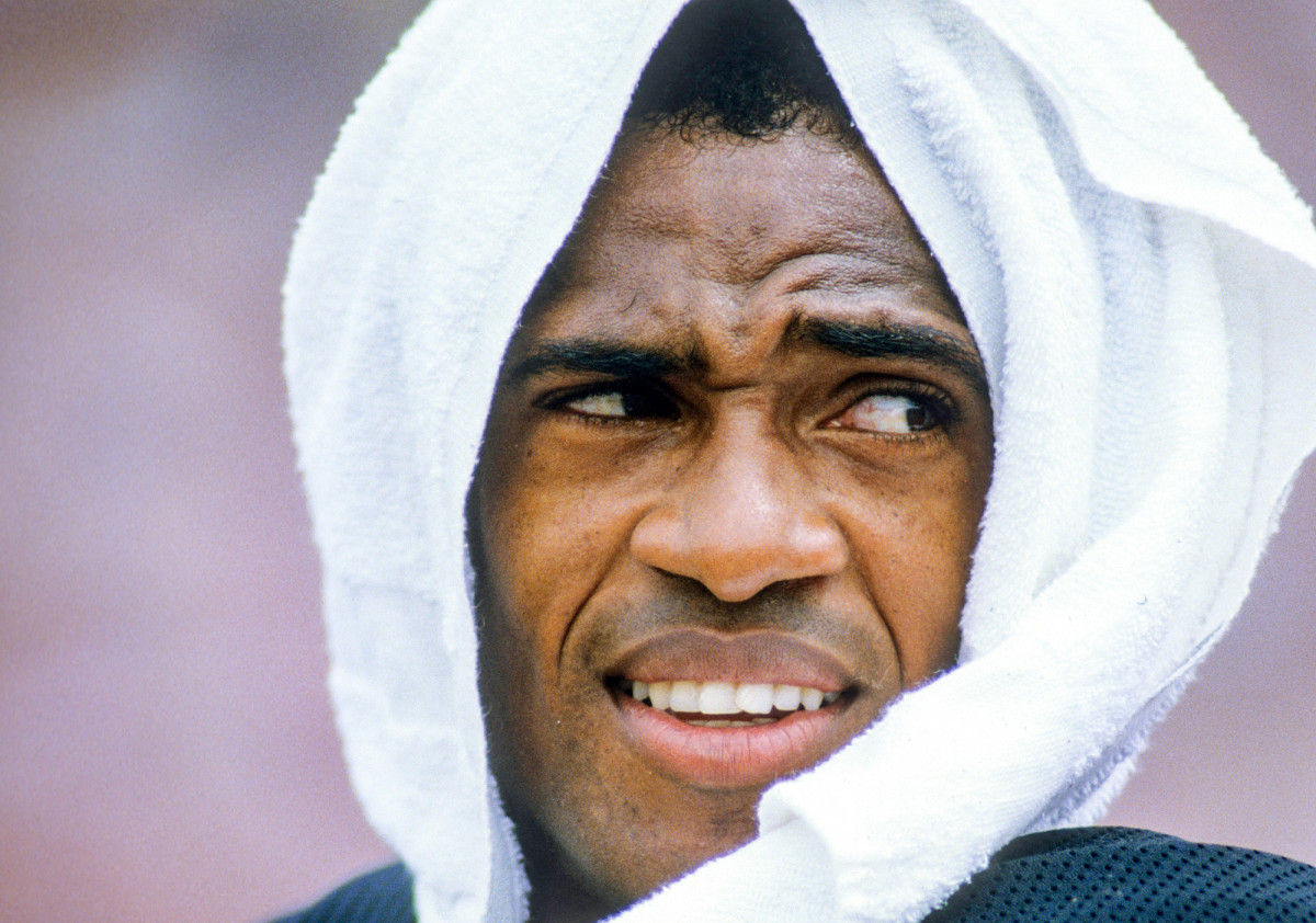 mike-haynes-nfl-closeup