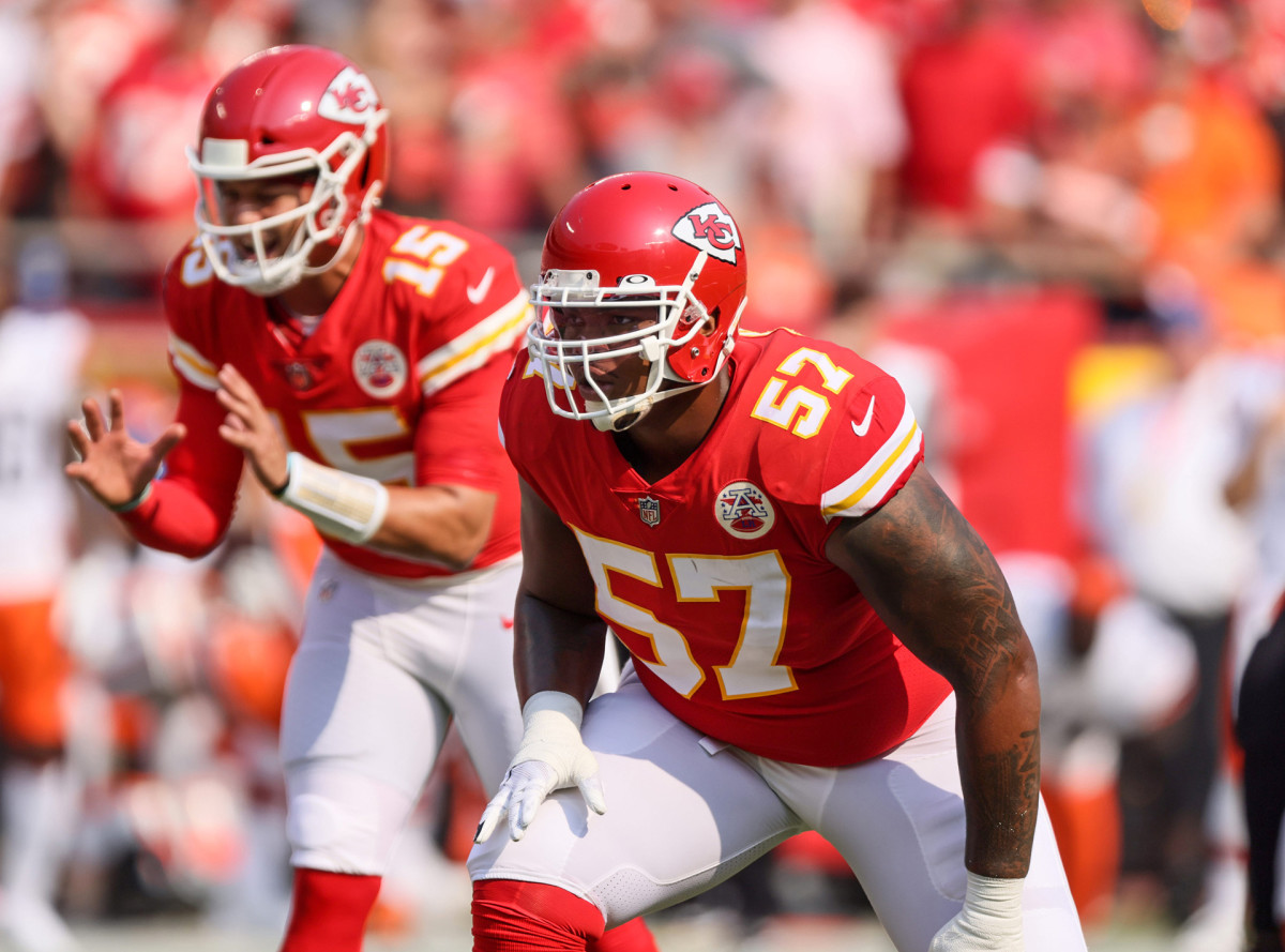 Orlando Brown Jr. lines up for a play in front of Patrick Mahomes during the Chiefs season-opening game against Cleveland