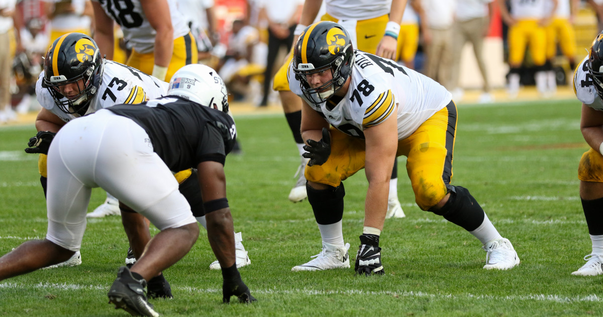 Iowa Football Putting Together Pieces on O-Line