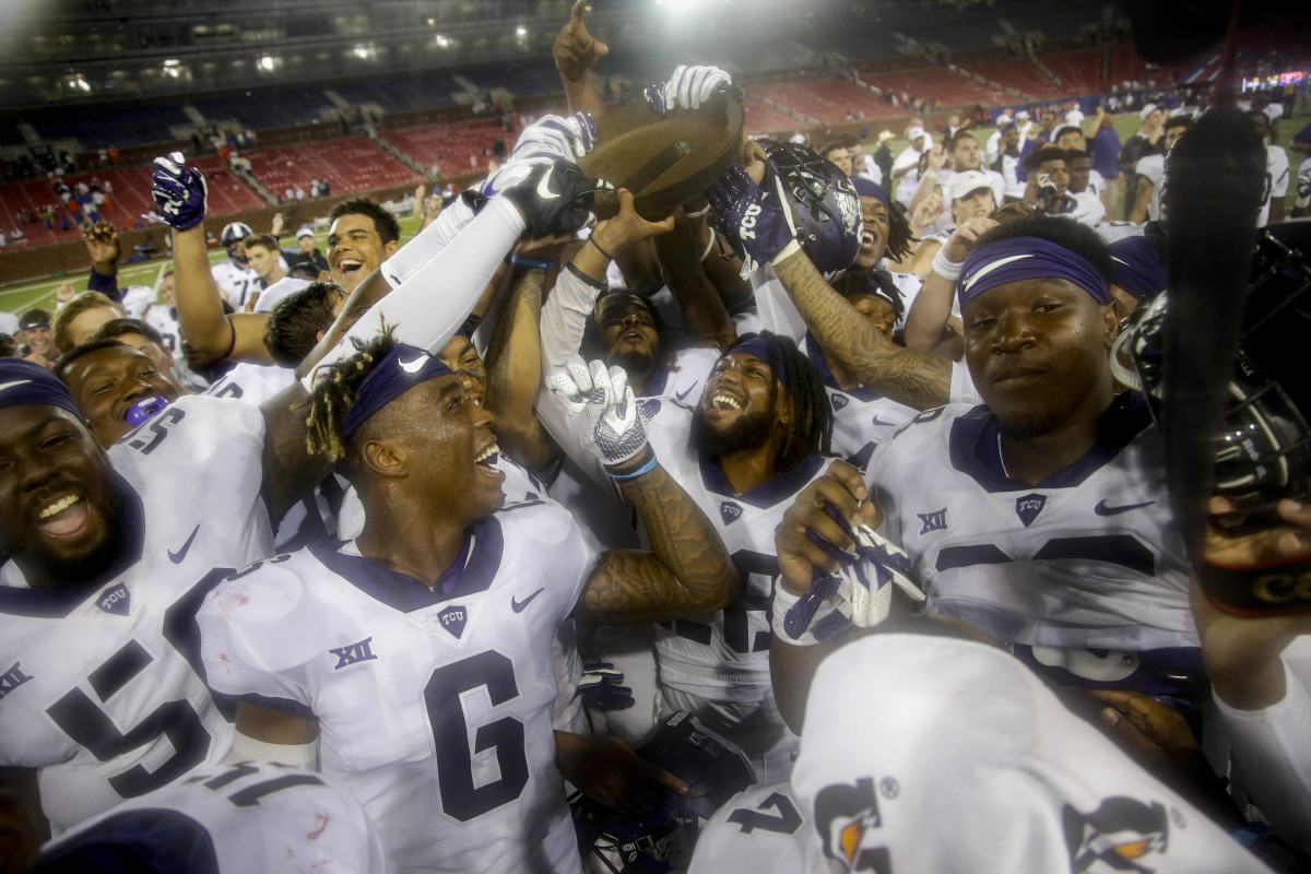 Sep 7, 2018; Dallas, TX, USA; TCU Horned Frogs players hold up the Iron Skillet after the game against the Southern Methodist Mustangs at Gerald J. Ford Stadium.