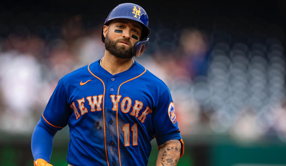Sep 5, 2021; Washington, District of Columbia, USA; New York Mets center fielder Kevin Pillar (11) celebrates with hand signs as he rounds the bases after hitting a grand slam against the Washington Nationals during the ninth inning at Nationals Park.