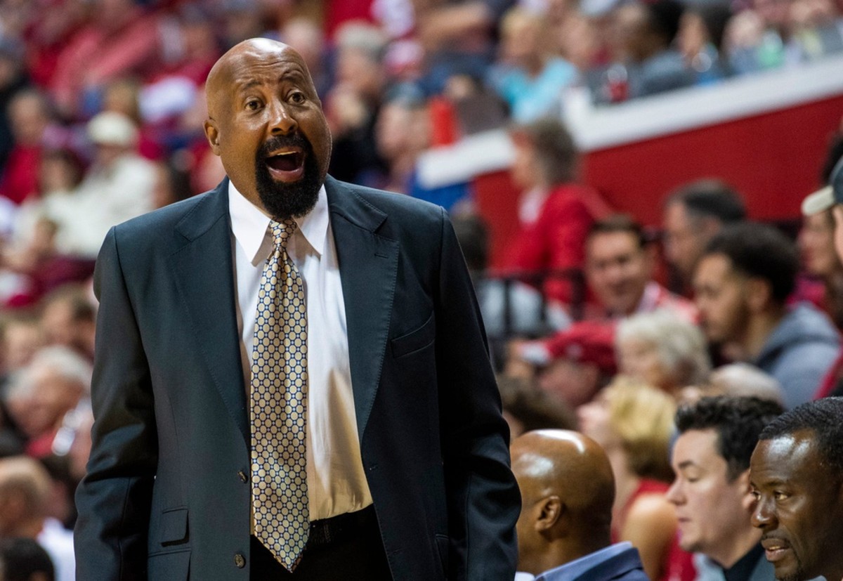 Indiana coach Mike Woodson has the Hoosiers off to a 6-0 start, with No. 1 North Carolina up next on Wednesday in Bloomington, (USA TODAY Sports)